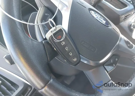 2013 Ford Focus Titanium z USA, uszkodzony, nr VIN 1FADP3N28DL256874